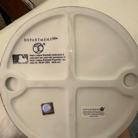 Department 56 Chicago White Sox Baseball Refreshment Stand MLB 2004 - Picture 6 of 9